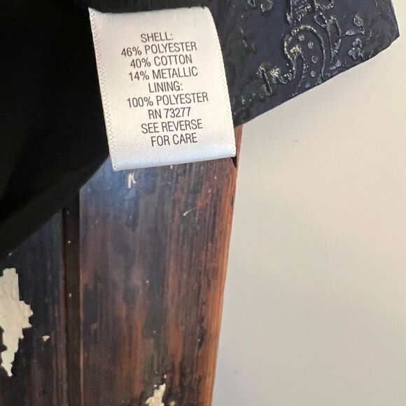 Vera Wang Simply Vera size Medium Metallic jacquard blouse. Size M. - Picture 7 of 8